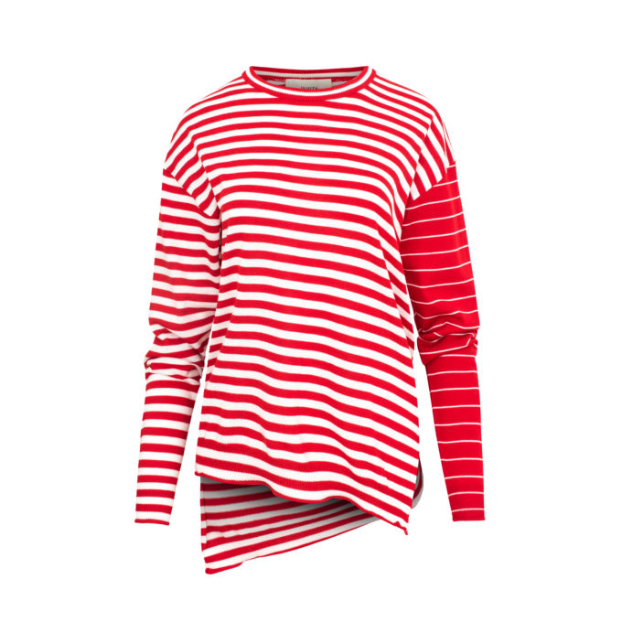 Czerwony sweter w paski