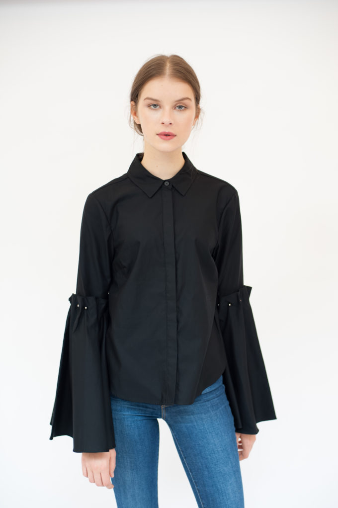 Shirt with flared sleeves
