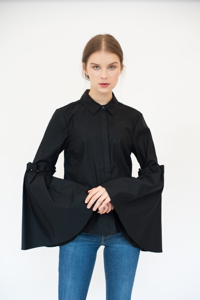 Shirt with flared sleeves