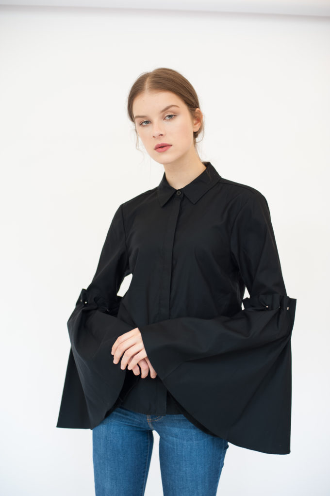 Shirt with flared sleeves