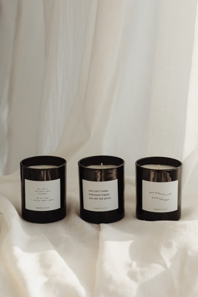 Świeca Zapachowa No.8 You And I Are More Than Friends. We're Like A Really Small Gang