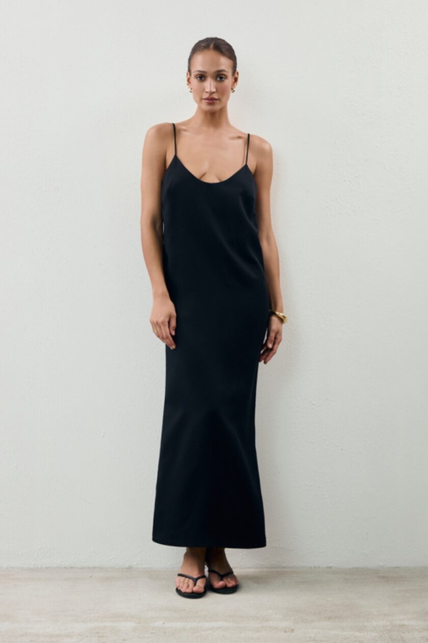 czarna sukienka slip dress
