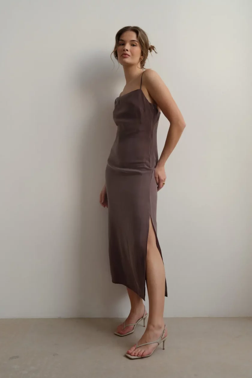 szara sukienka
