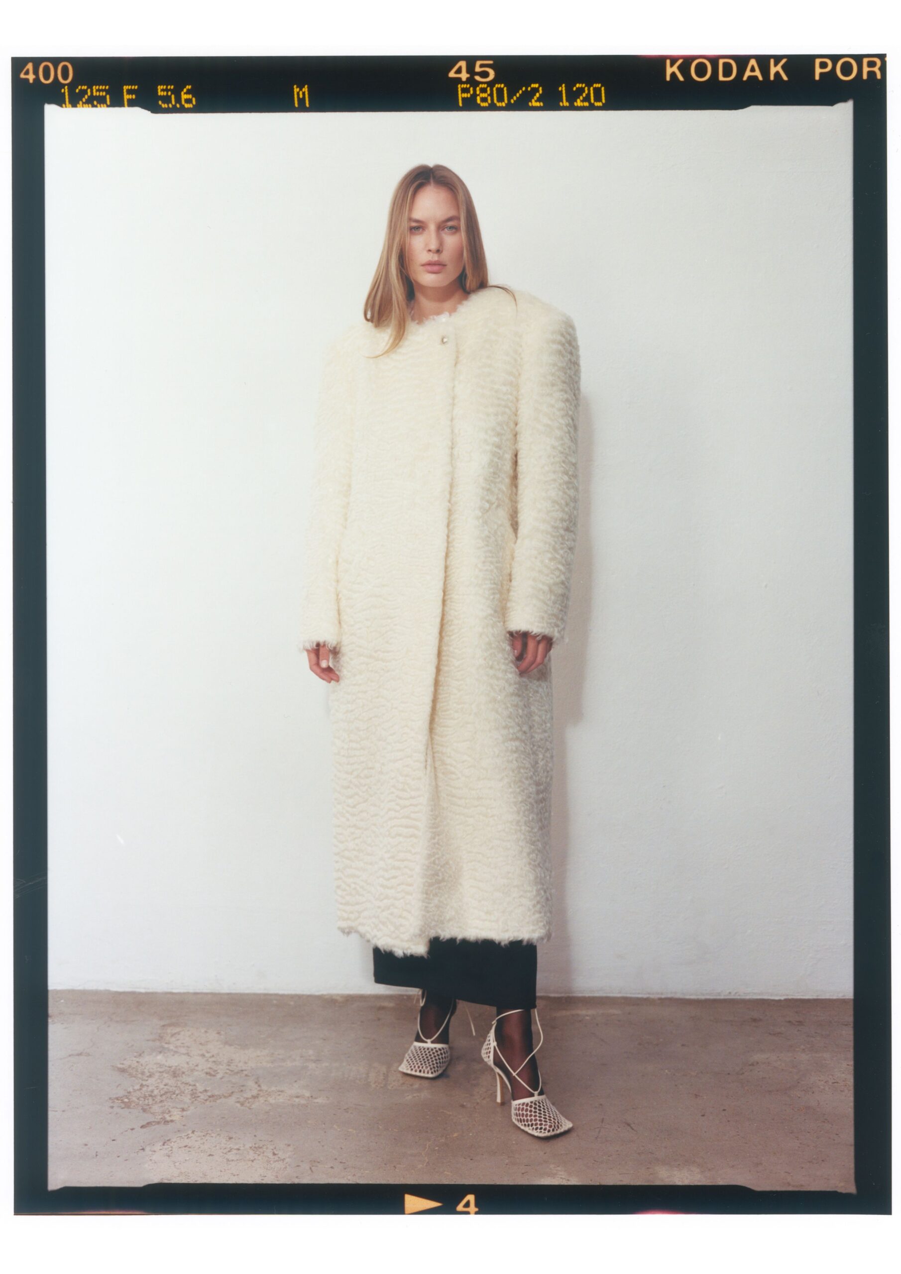 Arke Cream Fur Coat - obrazek 3