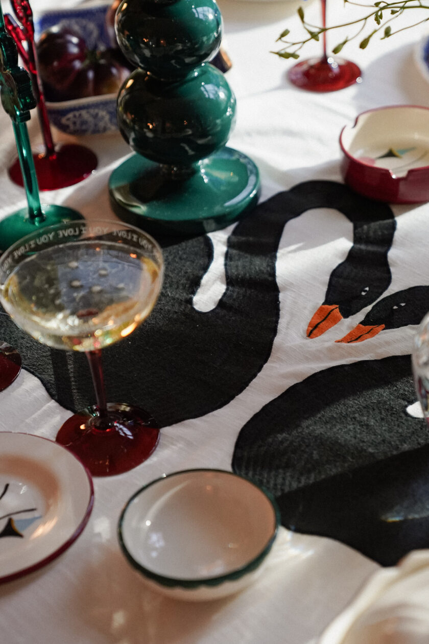 Black Swan Tablecloth - obrazek 3