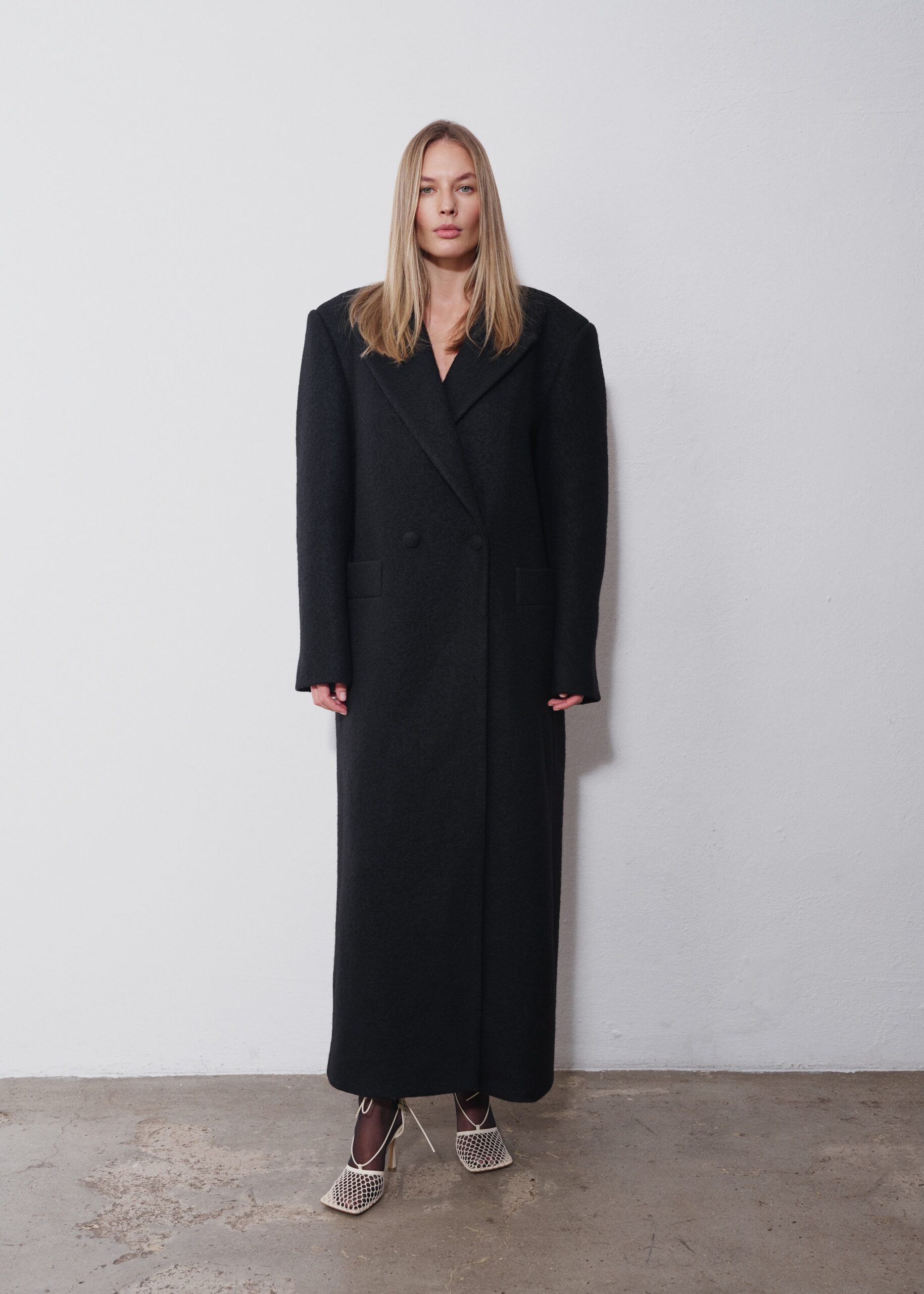 Rowan Black Wool Coat - obrazek 4