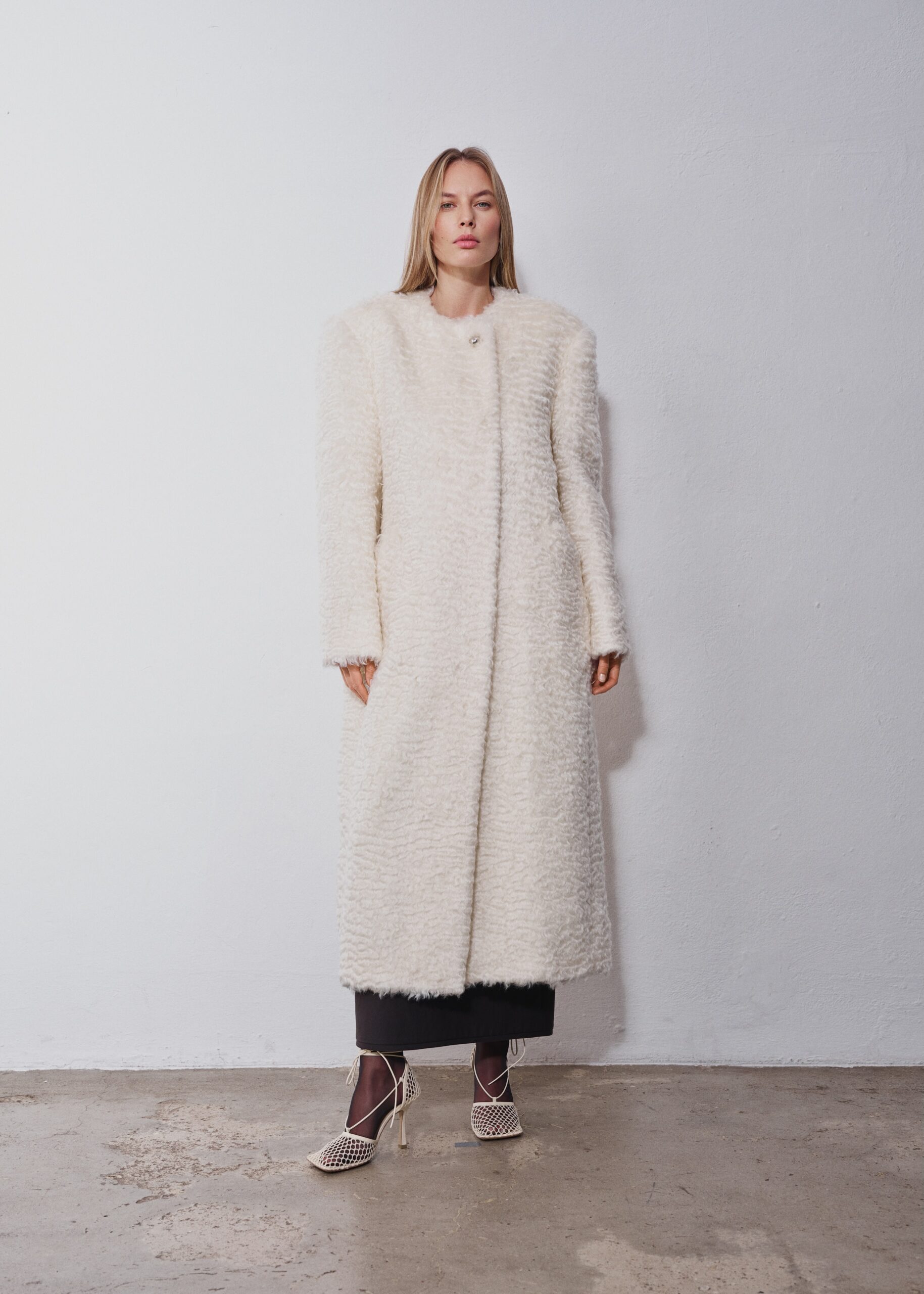 Arke Cream Fur Coat - obrazek 4