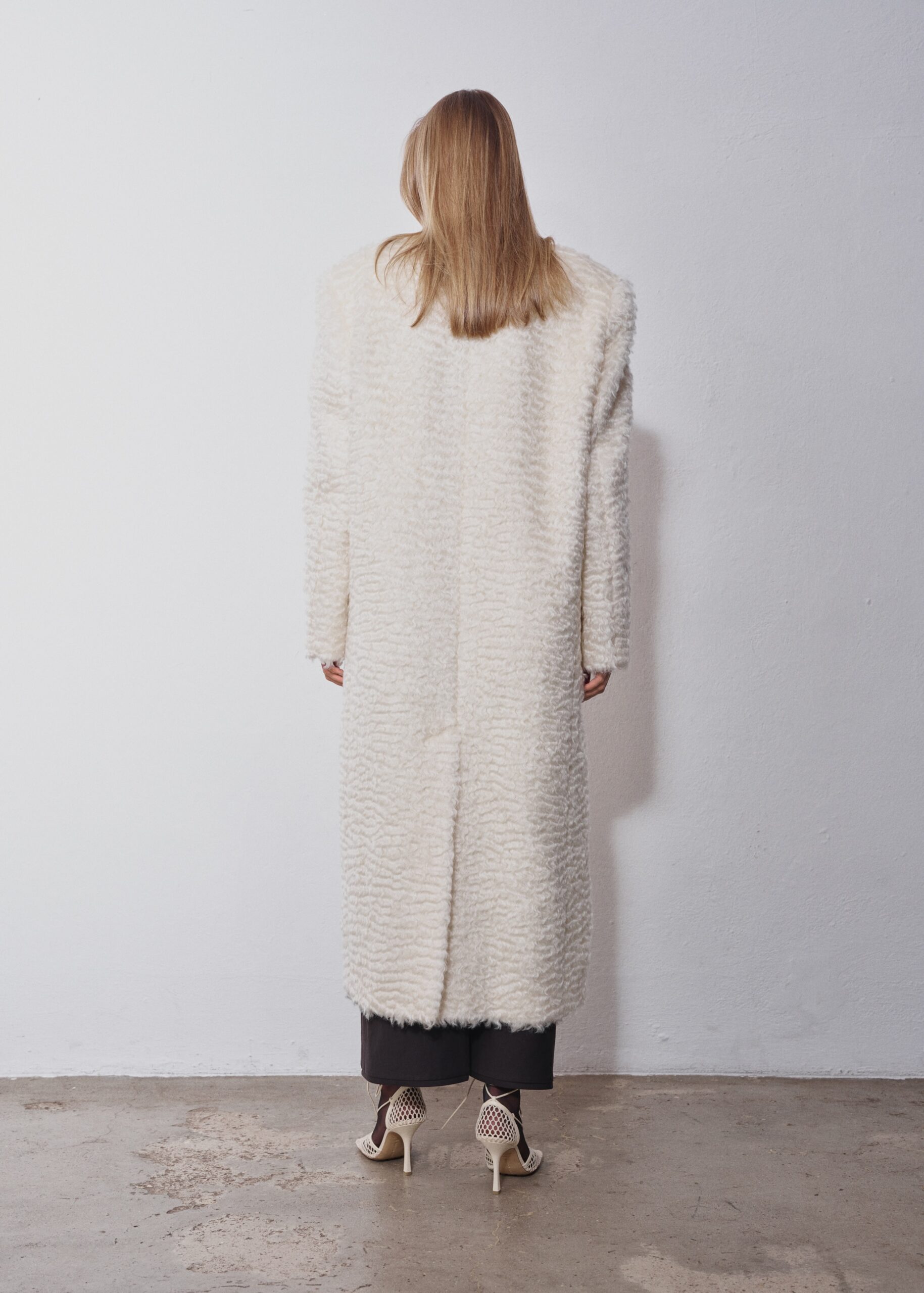 Arke Cream Fur Coat - obrazek 5