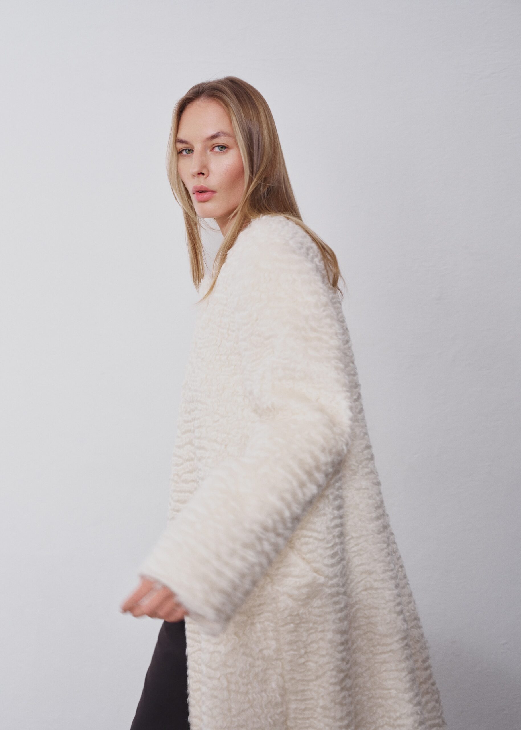 Arke Cream Fur Coat - obrazek 8