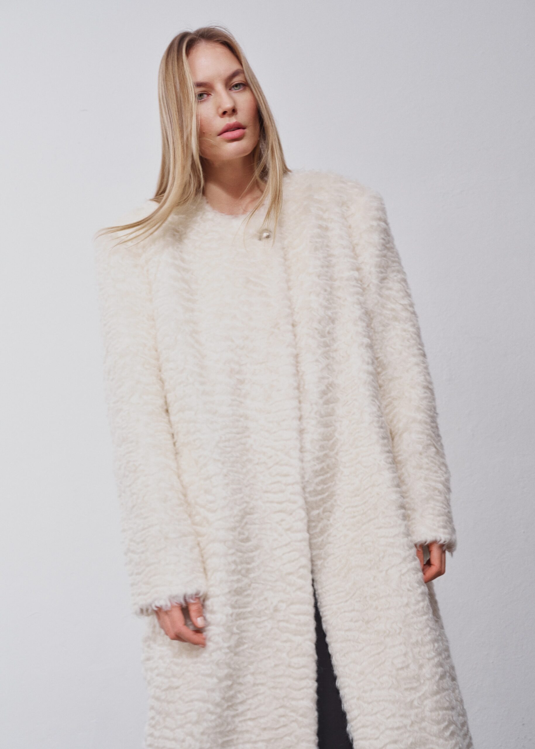 Arke Cream Fur Coat - obrazek 7