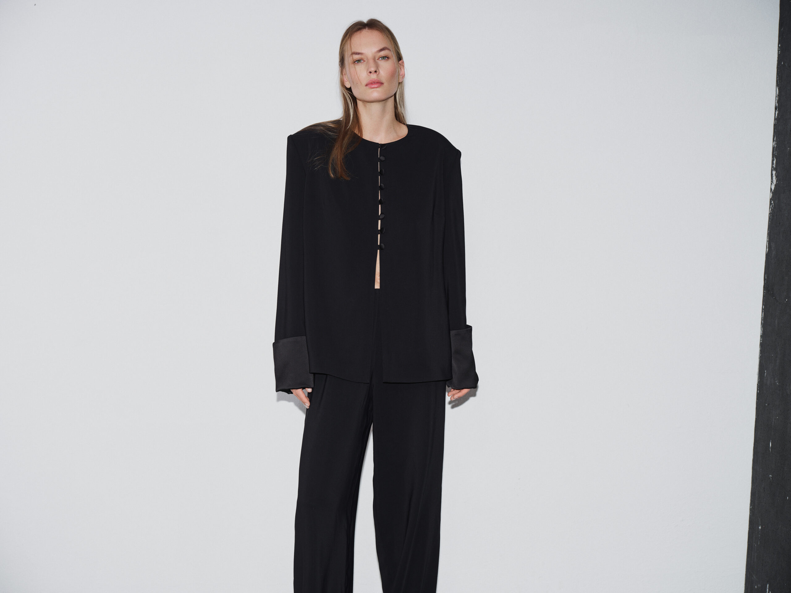 Rhea Black Soft-Tailored Blazer - obrazek 6