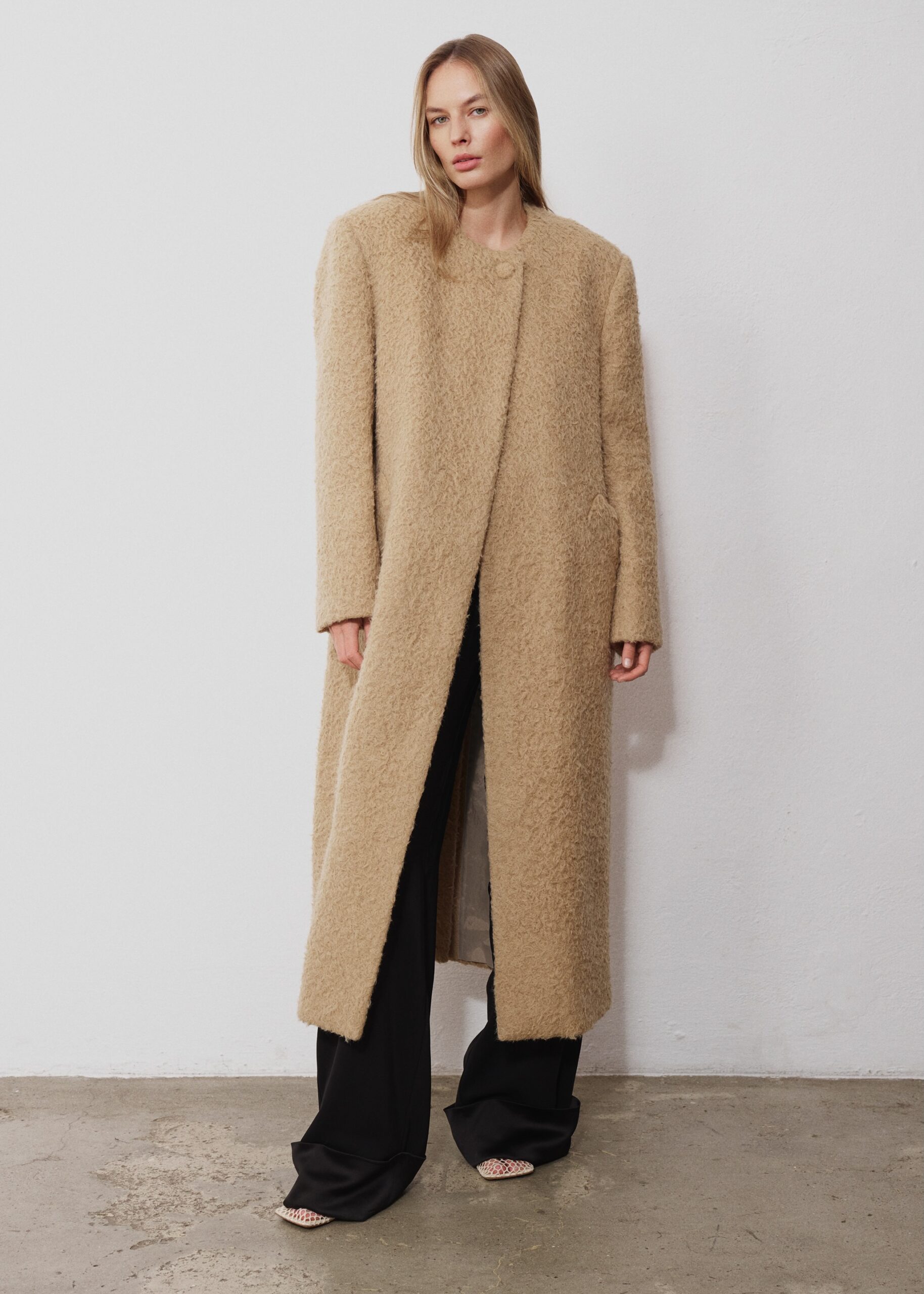 Arke Camel Fur Coat - obrazek 3