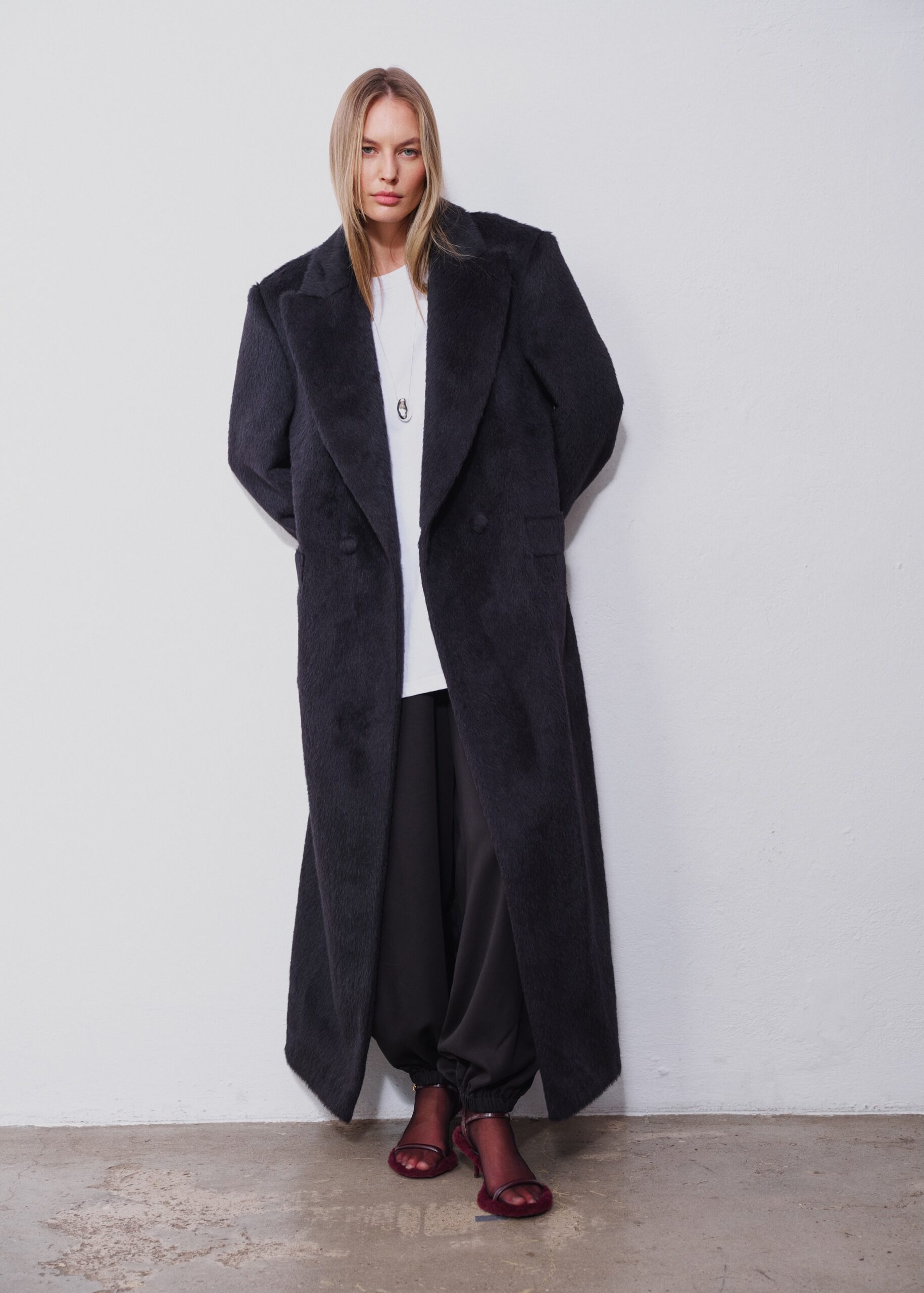 Ruben Black Alpaca Coat - obrazek 5