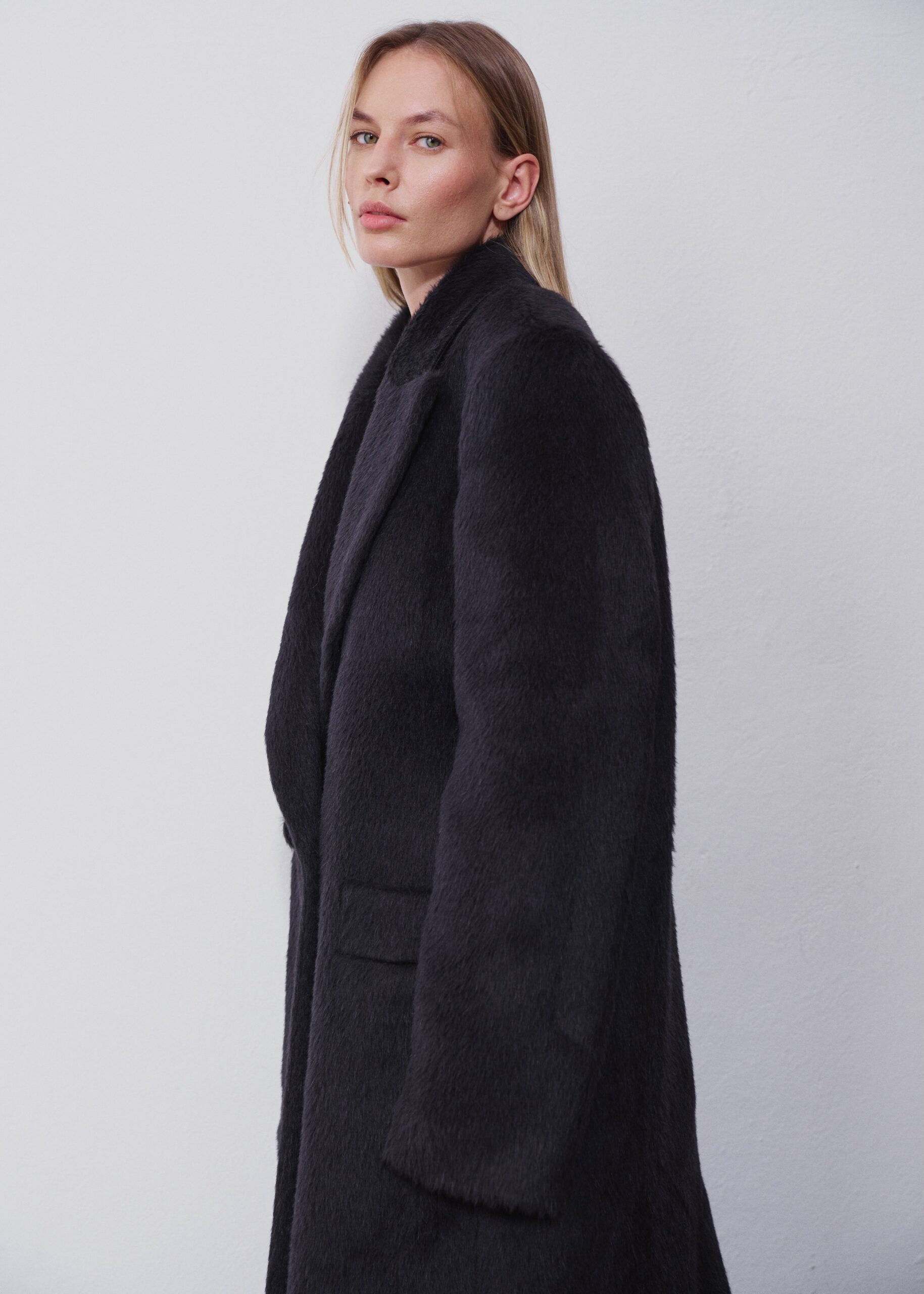 Ruben Black Alpaca Coat - obrazek 4