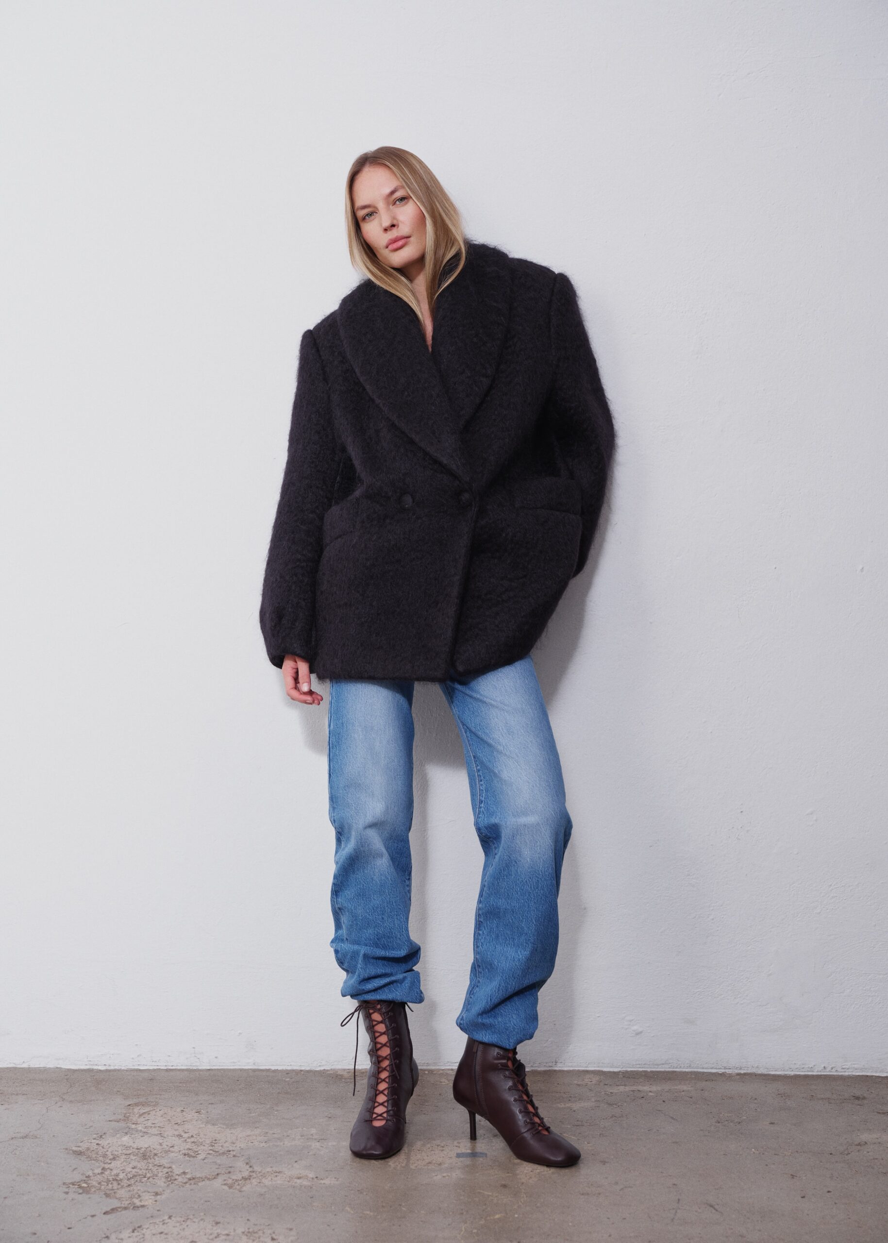 Lea Mohair Black Coat - obrazek 5
