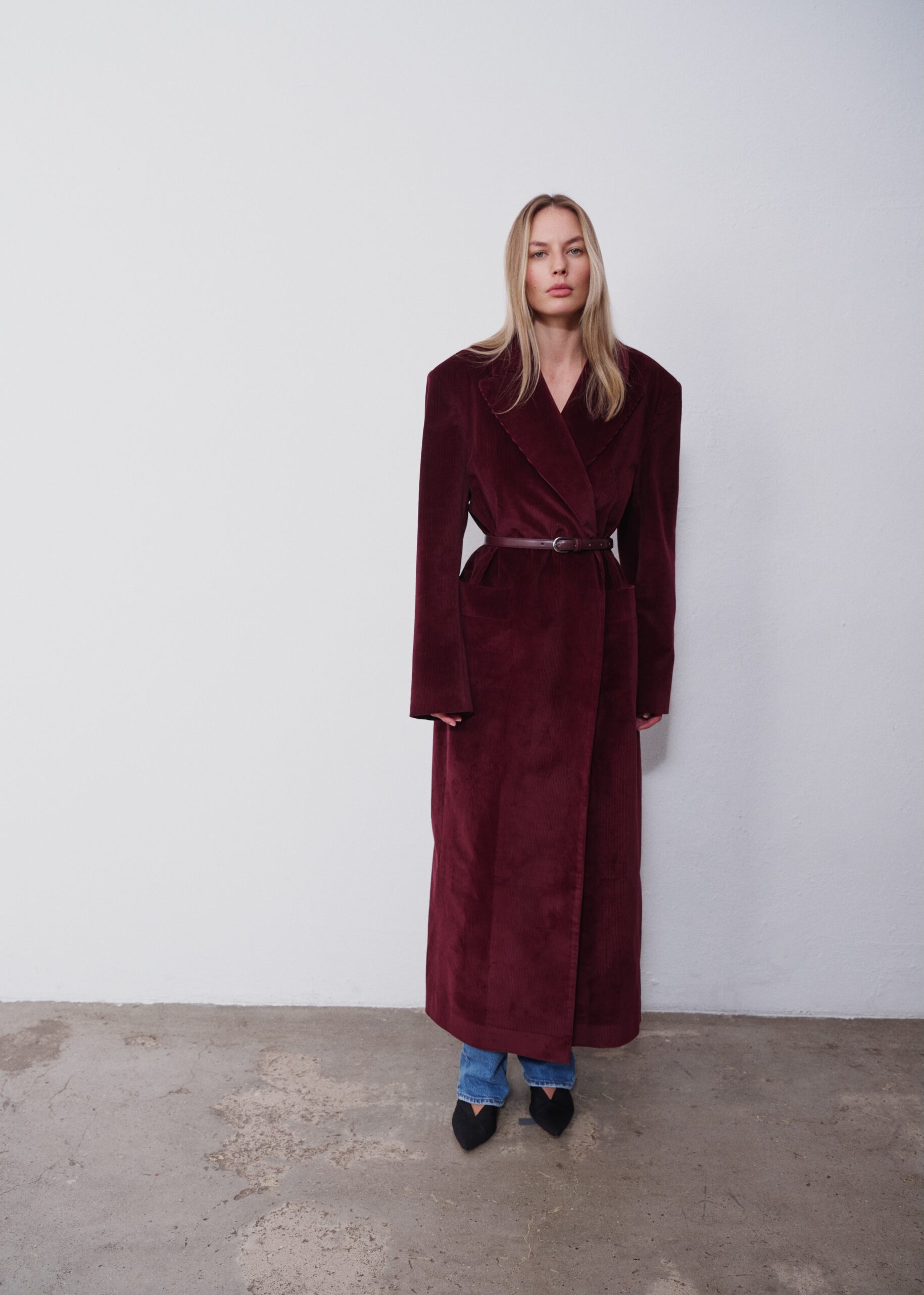 Penelope Burgundy Corduroy Trench Coat - obrazek 3