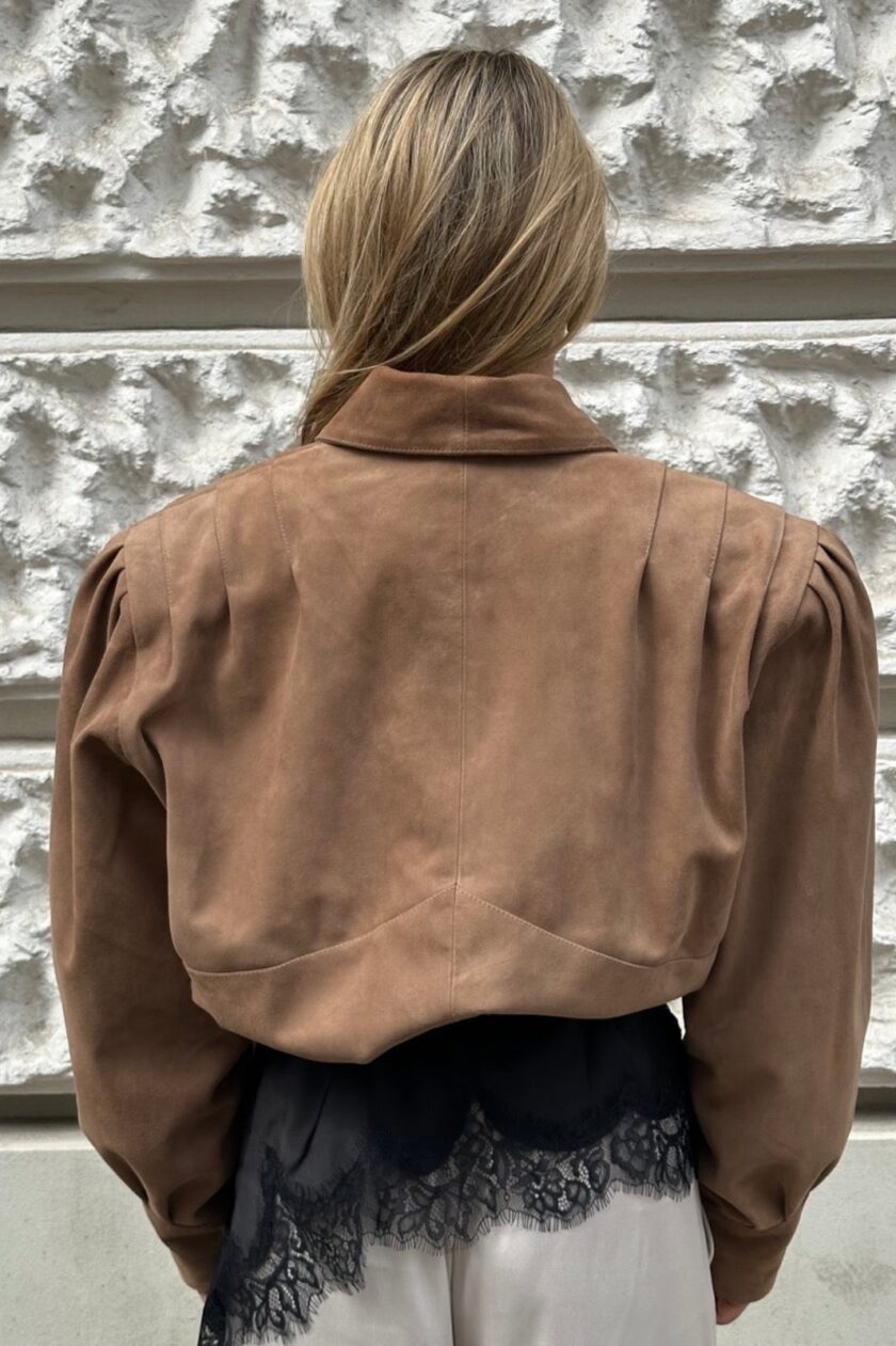 Envie Retro It Girl Jacket in Mocha Mousse Suede - obrazek 4