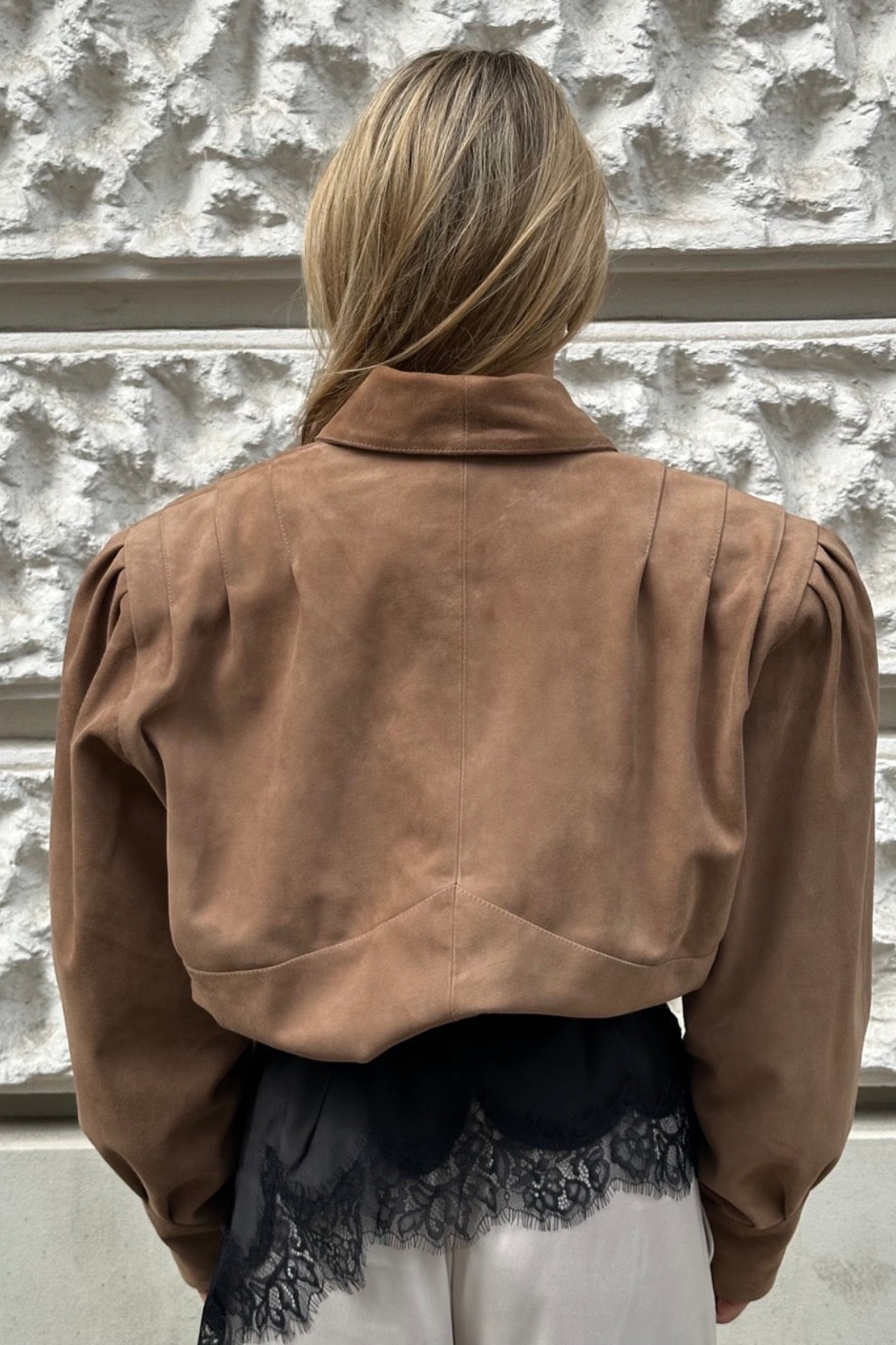 Envie Retro It Girl Jacket in Mocha Mousse Suede - obrazek 4