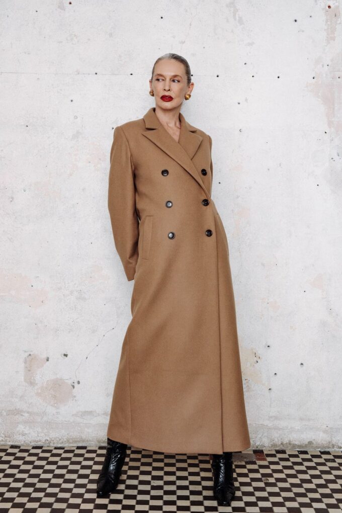 Jalousie Straight Coat in Caramel