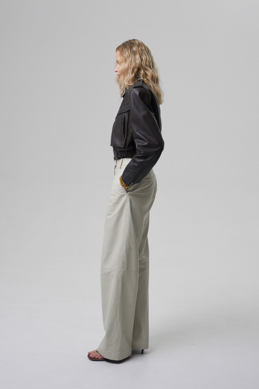 Joie Cropped Bomber Jacket in Brown Leather - obrazek 3