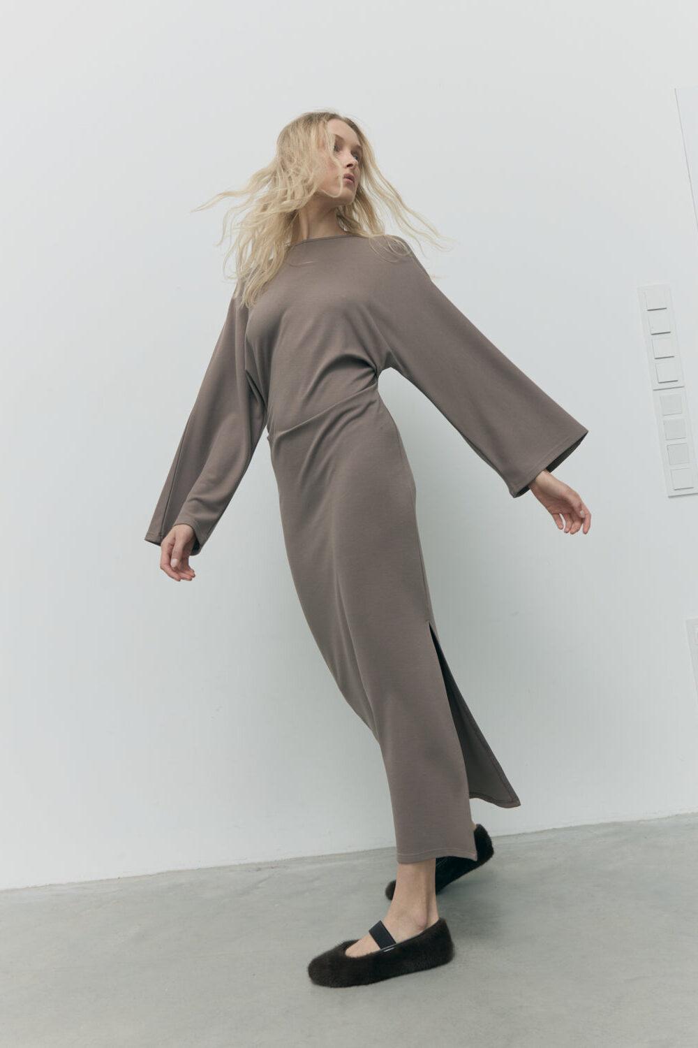 Sukienka Moved Capuccino - obrazek 2